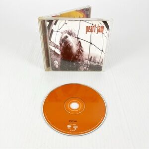 Vintage 1993 Epic Associated Pearl Jam VS Rock Music CD ZK 53136